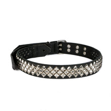 Load image into Gallery viewer, Diagonal pyramid 2"  5/8" Stud guitar strap