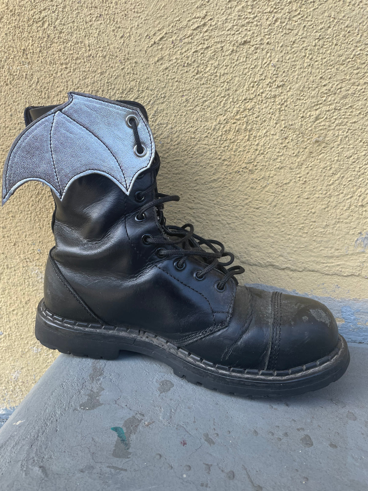 Large Shoe Wings