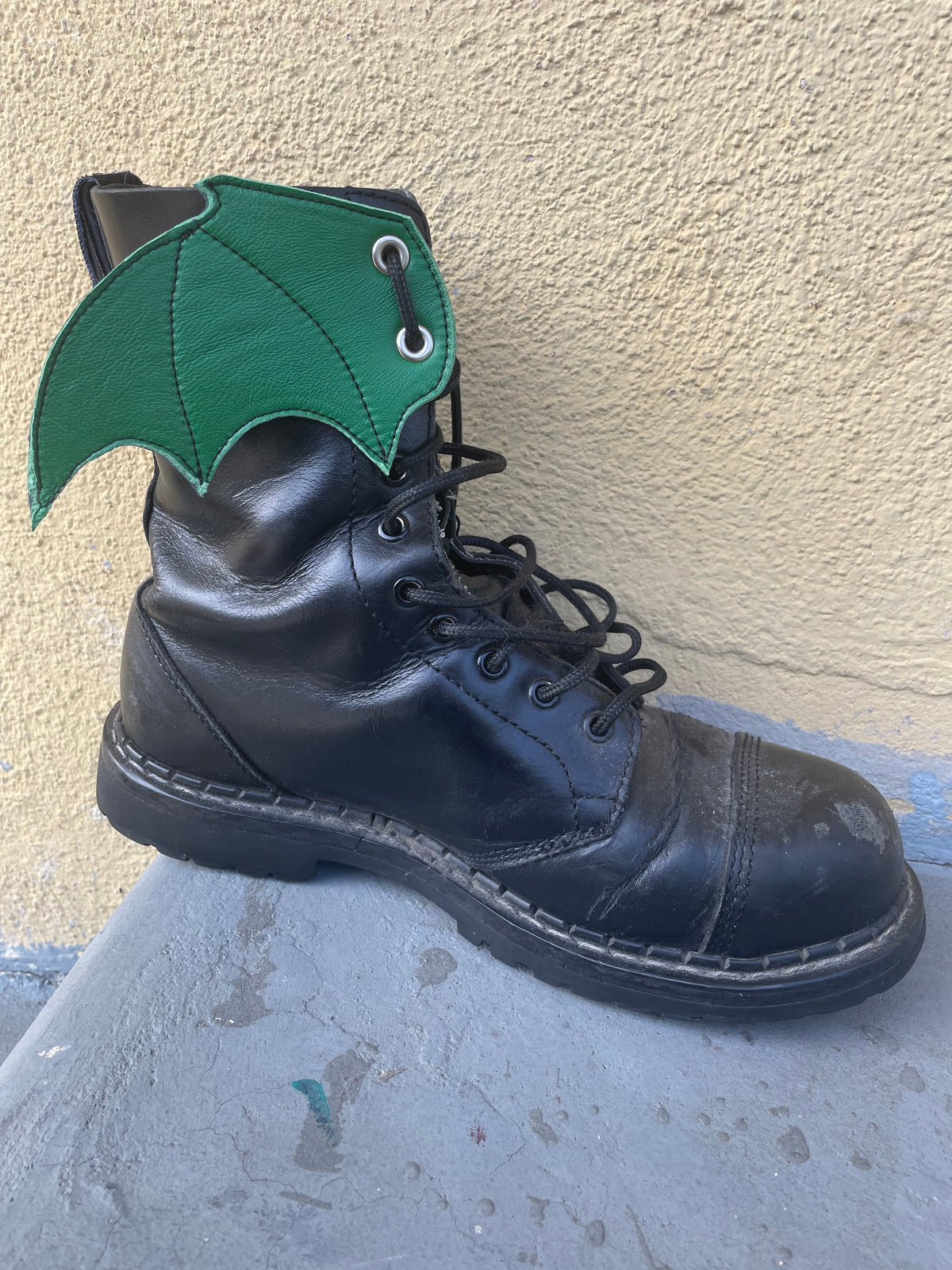 Large Shoe Wings