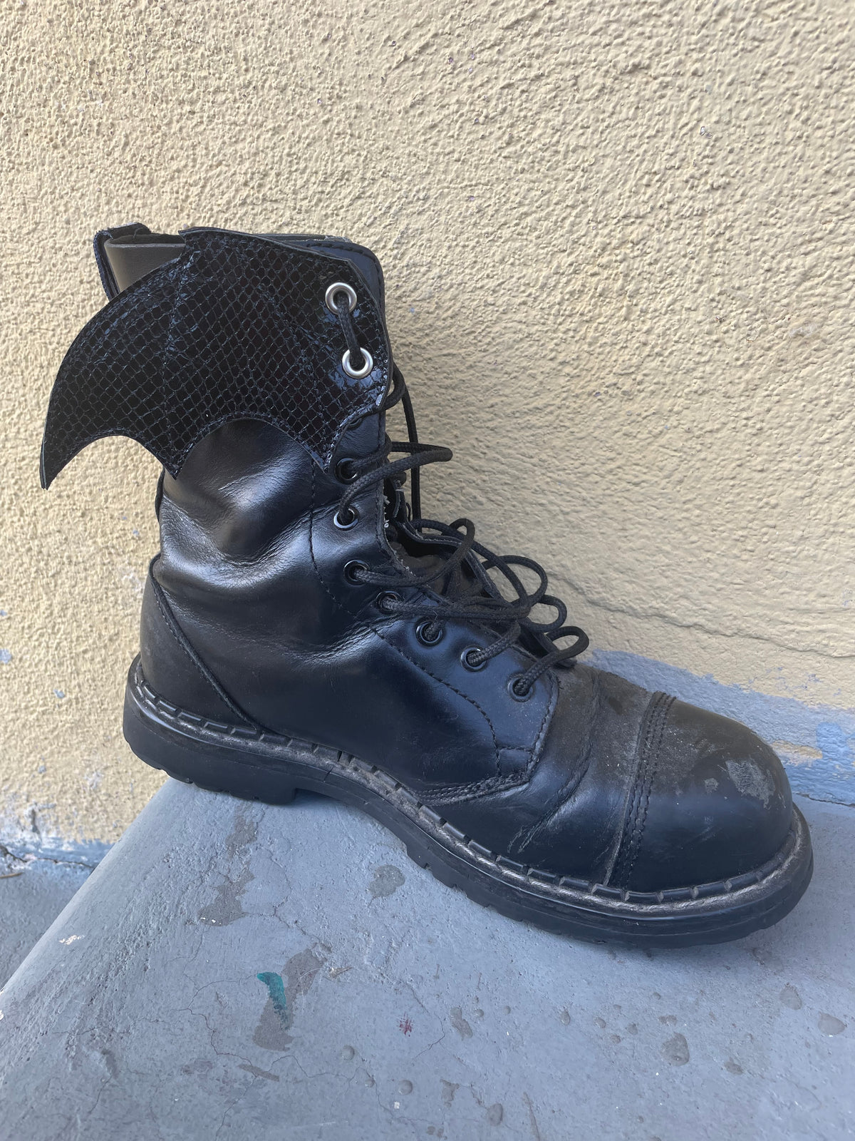 Large Shoe Wings